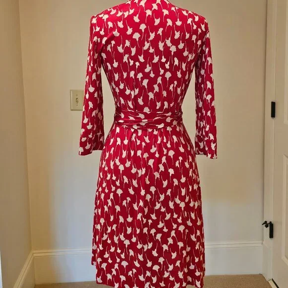 DVF Silk Julian Wrap Dress, EUC, Size 10 - Picture 3 of 6